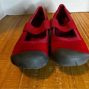 Keen Women's Red Shoes Maryjane pull style size 9